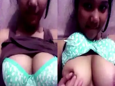 Buka Pelan Pelan BH Biru Pamer Gunung Kembar Mulus poster
