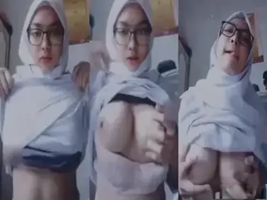 Nadira Jilbab Ukhti Pamer Dada Mulus Viral TikTok poster